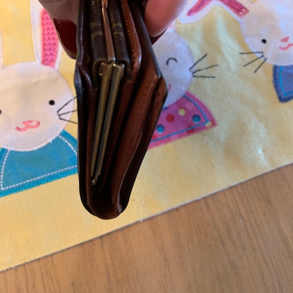 Louis Vuitton Monogram Kisslock Wallet - Picture 3 of 8